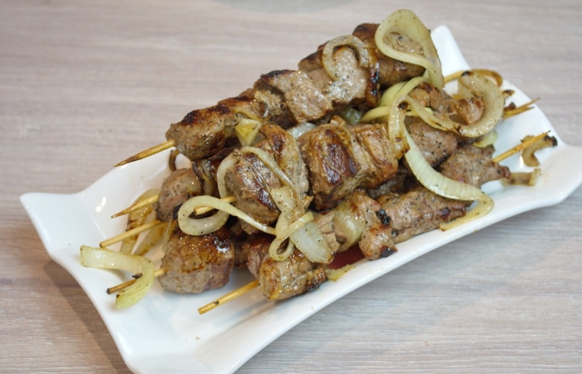 1. Этап. Шишкебек: Подайте шишкебек к столу.