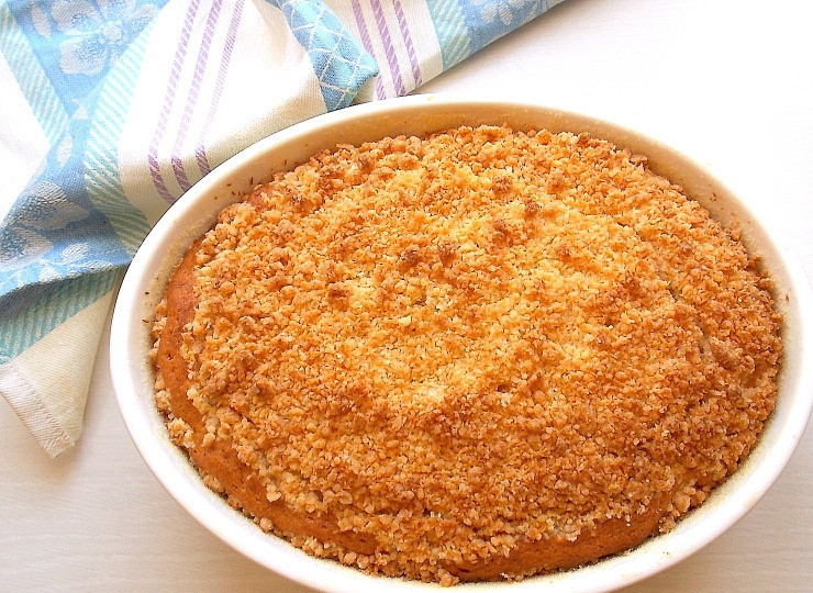 1. Этап. Пирог с кокосовым штрейзелем: Выпекайте в горячей духовке при t=180 примерно 30-35 минут (до сухой спички). Выньте из духовки и дайте пирогу остыть.