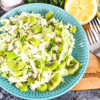 Салат из пекинской капусты и киви