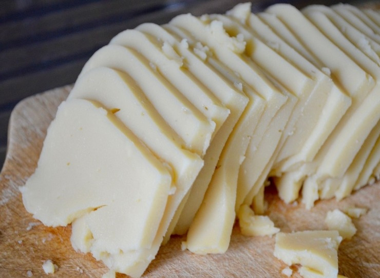 1. Этап. Оладьи из нутовой муки Панелле: 5. Нарежьте тесто на ломтики толщиной 5 мм.