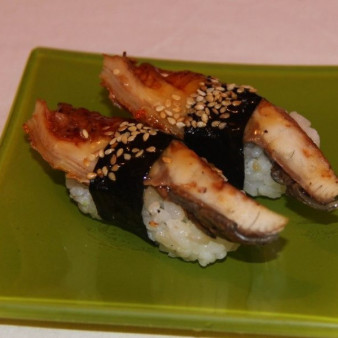 Суши с угрем