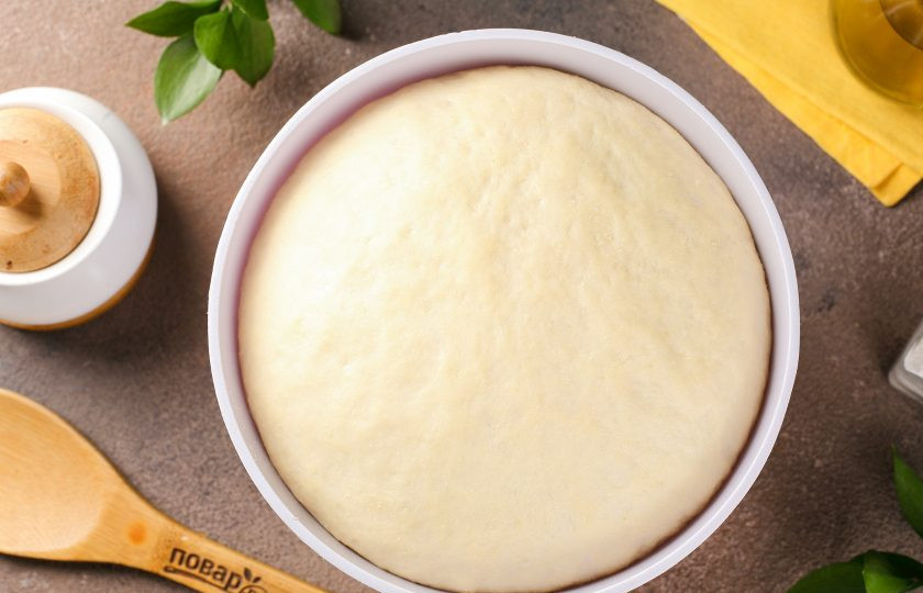 1. Этап. Пышные жареные пирожки на кефире с дрожжами: Тесто должно увеличиться почти в два раза.