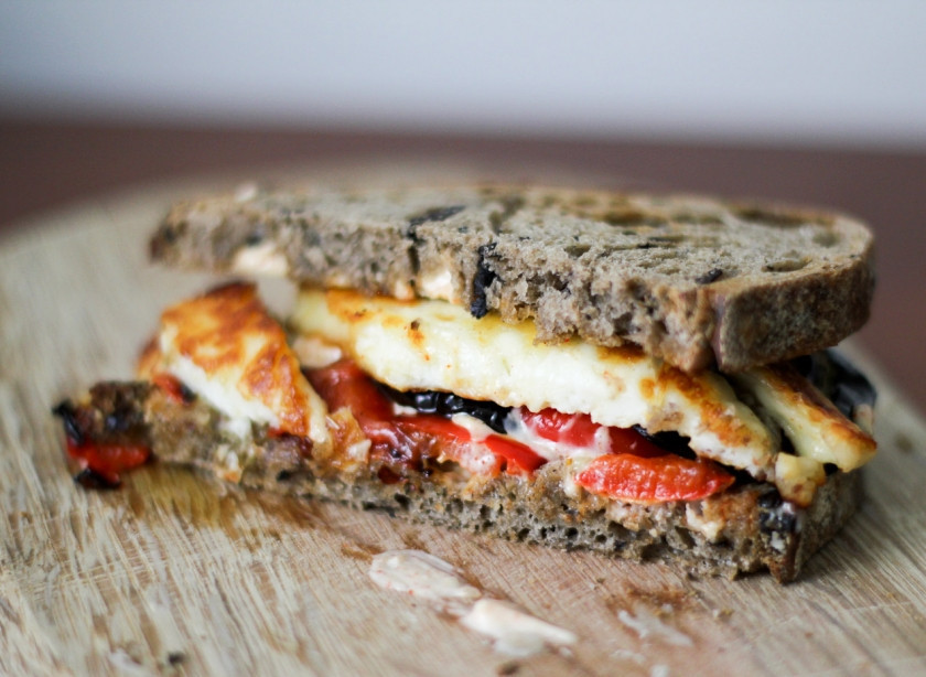 1. Этап. Бутерброды с баклажанами и чесноком: Приятного аппетита!