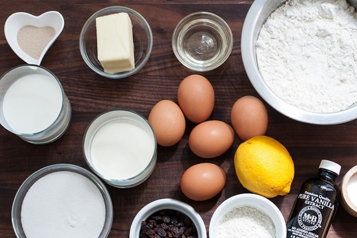 1. Этап. Заварной кулич: 1. Вот такой набор ингредиентов потребуется, чтобы приготовить заварной кулич в домашних условиях.