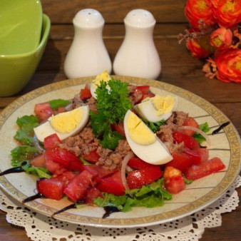 Салат с тунцом консервированным