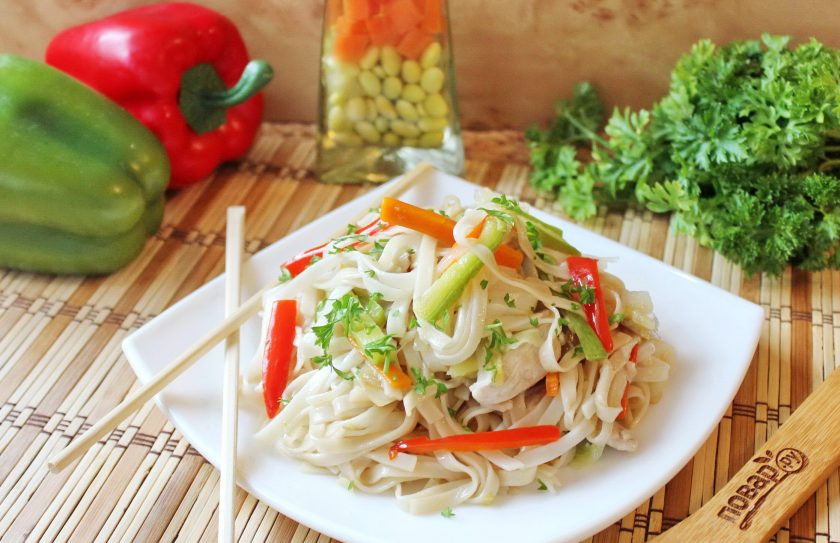 1. Этап. Яки удон: Яки удон готов. Вкусное и сытное блюдо подавайте на обед или ужин.