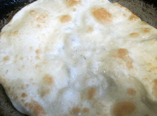 1. Этап. Шельпек: Затем переворачиваем и так же обжариваем 3-4 секунды.