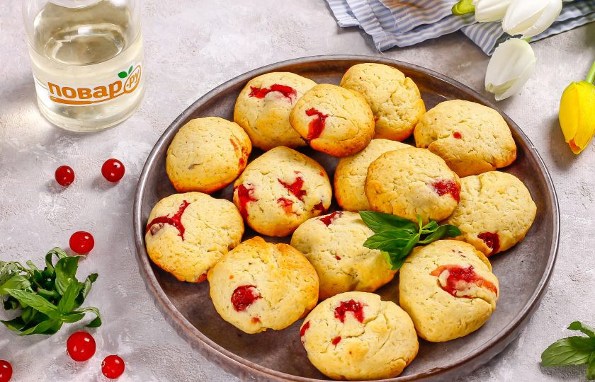 1. Этап. Творожное печенье с клюквой: Подайте его с чаем, кофе, латте или теплым молоком.