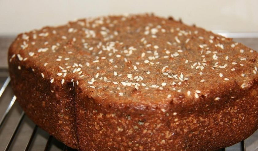 1. Этап. Хлеб Дюкана: Готовый хлеб остудите и подавайте. Приятной дегустации!