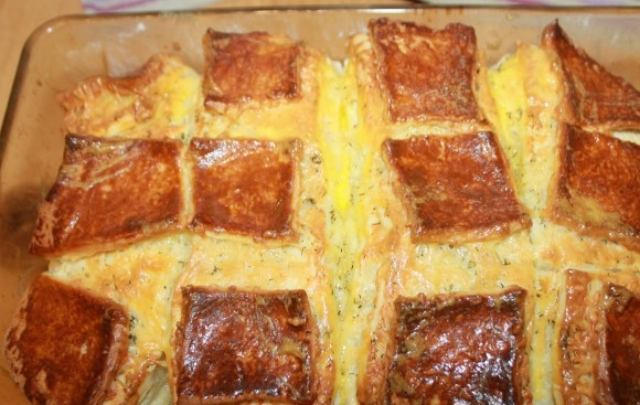 1. Этап. Закусочный сырный пирог: 12. Запекайте 25-35 минут до образования аппетитной румяной корочки. Угощайтесь!