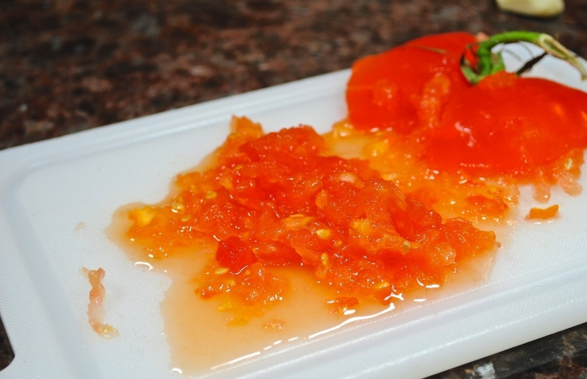 1. Этап. Тосты с помидорами: Получится такая кашица.