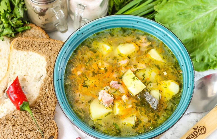 1. Этап. Суп из копченой семги: Разлейте горячее в глубокие тарелки и подайте к столу вместе с хлебом, сухариками и т.д.