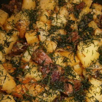 Жареное мясо с картошкой в мультиварке