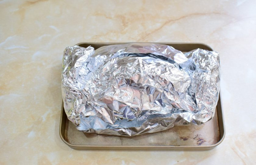 1. Этап. Мясо по-немецки: Мясо в маринаде оберните фольгой и отправьте в духовку, предварительно разогретую до 180 градусов, примерно на 2 часа. Ориентируйтесь по своей духовке.