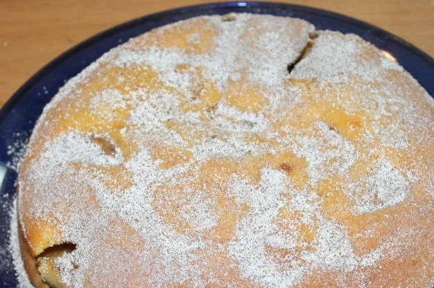 1. Этап. Шарлотка с яблоками без муки: Перед подачей пирог можно посыпать сахарной пудрой. Приятного аппетита!