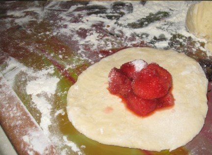 1. Этап. Тесто для жареных пирожков: С ягодами.