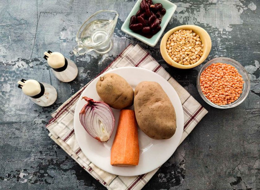 1. Этап. Картофельный суп с бобовыми: Подготовьте все необходимые ингредиенты.