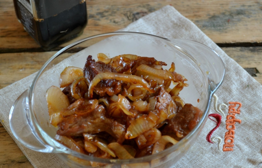 1. Этап. Свинина под соевым соусом: Свинина под соевым соусом готова. Подавайте её горячей с овощными салатами. Приятного аппетита!