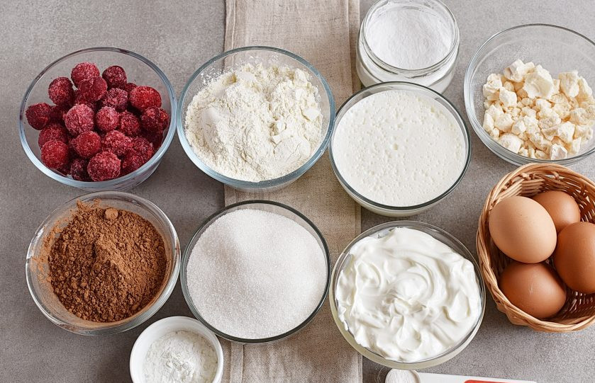 1. Этап. Торт в мультиварке: Подготовьте ингредиенты.