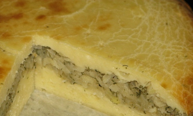 1. Этап. Картофельный пирог с луком: 8. Готовый пирог разрезаем на кусочки и подаем к столу. Приятного аппетита!