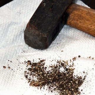 1. Этап. Карчерато: За несколько минут до окончания варки добавляем в суп несколько раздробленных горошин перца.