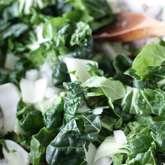 1. Этап. Китайский суп из говядины с лапшой: Затем обжарьте китайскую капусту. 1-2 минуты.