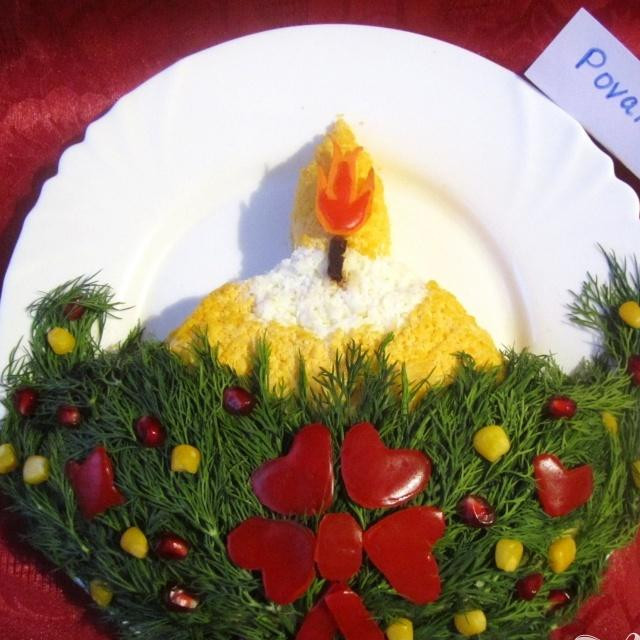 1. Этап. Салат Свеча: Украсить укропом, красным перцем, кукурузой и зернами граната. Приятного аппетита!