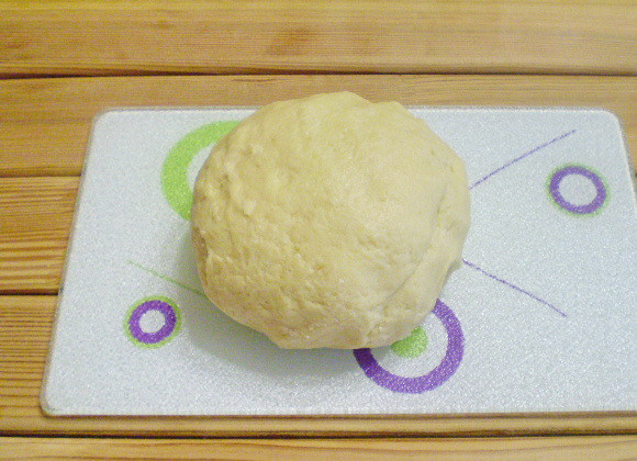 1. Этап. Простое печенье на маргарине: 7. Далее руками вымешиваем колобок.