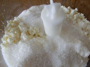 1. Этап. Шоколадный рулет с творожным кремом: В чашу блендера выкладываем творог, добавляем оставшийся сахар и ванильный сахар.