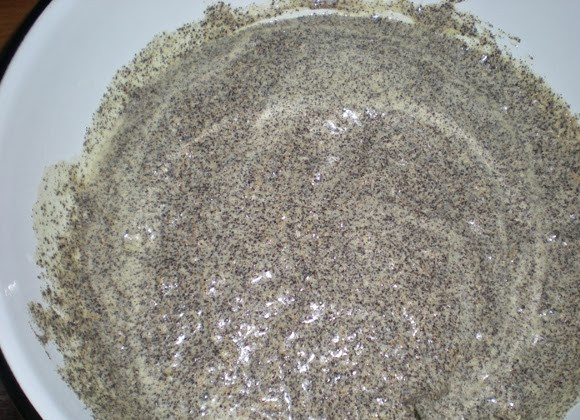 1. Этап. Пляцки львовские: Добавьте маковую смесь и яблоко, тщательно перемешайте.