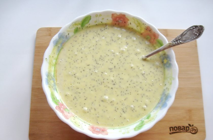 1. Этап. Горчичный кекс: Быстро добавьте эту смесь в тесто и перемешайте. Тесто для кекса готово.