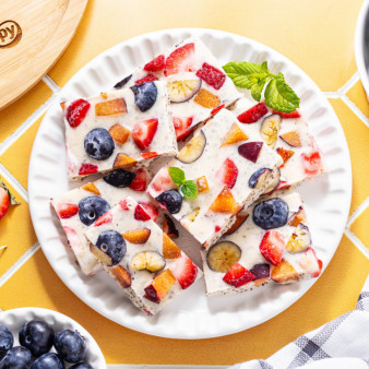 Замороженный йогурт с ягодами