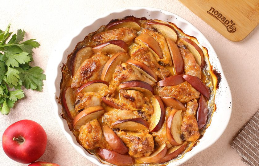 1. Этап. Крылышки с яблоками в духовке: Крылышки с яблоками готовы.