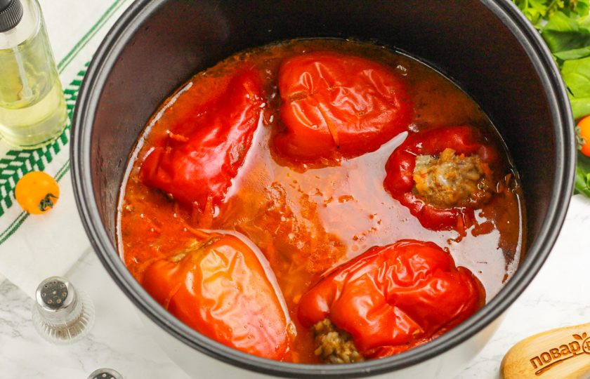 1. Этап. Замороженные фаршированные перцы в мультиварке: Дождитесь звукового сигнала — мультиварка оповестит вас о том, что ваше блюдо полностью готово!
