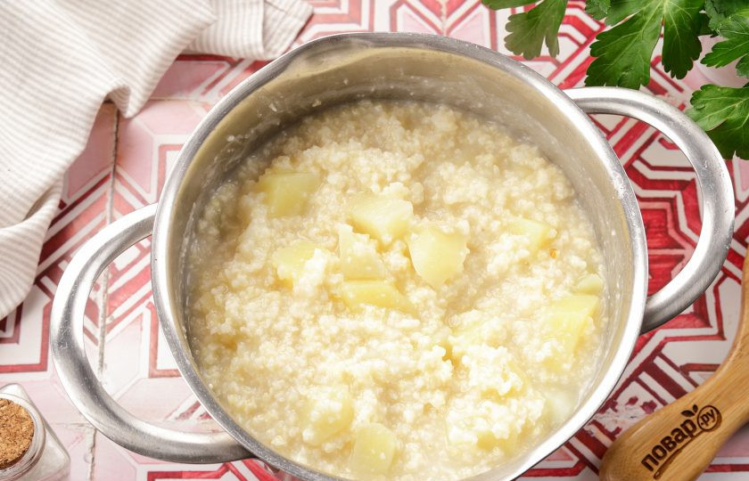 1. Этап. Пшённая каша с картофелем: Если воды становится маловато, или вы любите кашу пожиже, то смело добавляйте еще воды. За 5 минут до готовности посолите по вкусу.