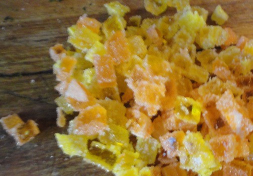 1. Этап. Кутья с яблоками: Это, конечно, не традиционный ингредиент для кутьи, можете добавить цукаты. Но ведь мир не стоит на месте. Как-то добавила мармелад в кутью и моя мала потребовала делать так и впредь.