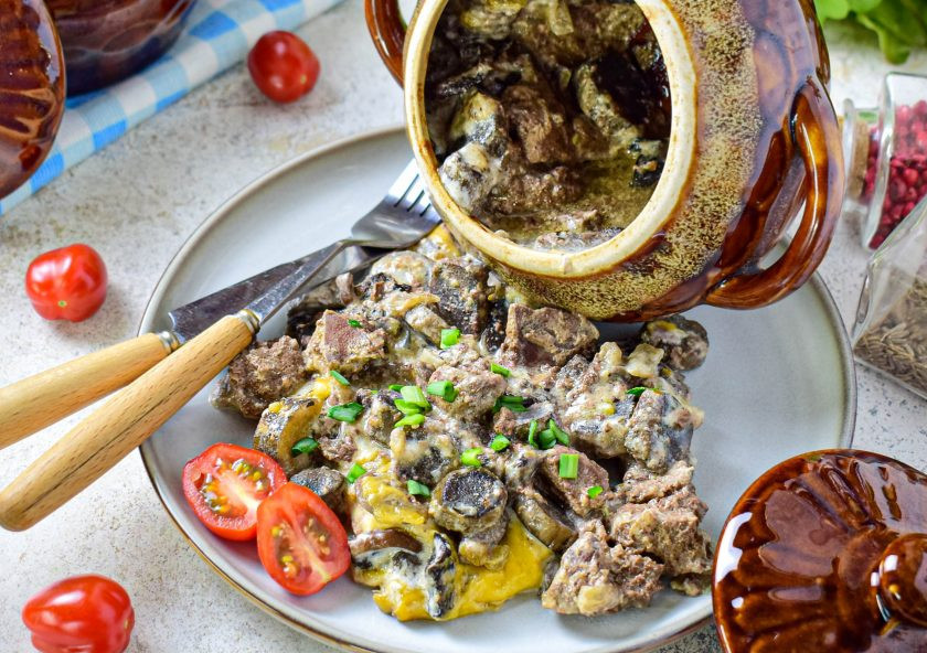 1. Этап. Печень в горшочках по-русски: Или выложить на тарелку. Приятного аппетита!