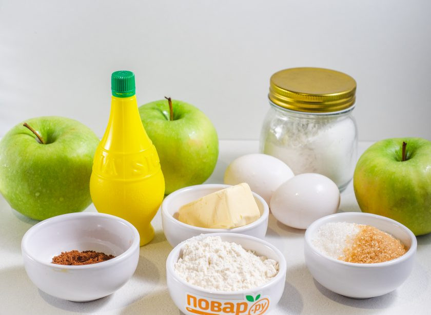 1. Этап. Шарлотка с яблоками с хрустящей корочкой: Подготовьте все необходимые ингредиенты.