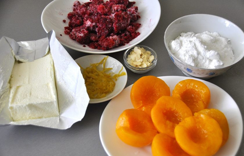 1. Этап. Персик Мельба: Подготовьте ингредиенты для приготовления десерта.