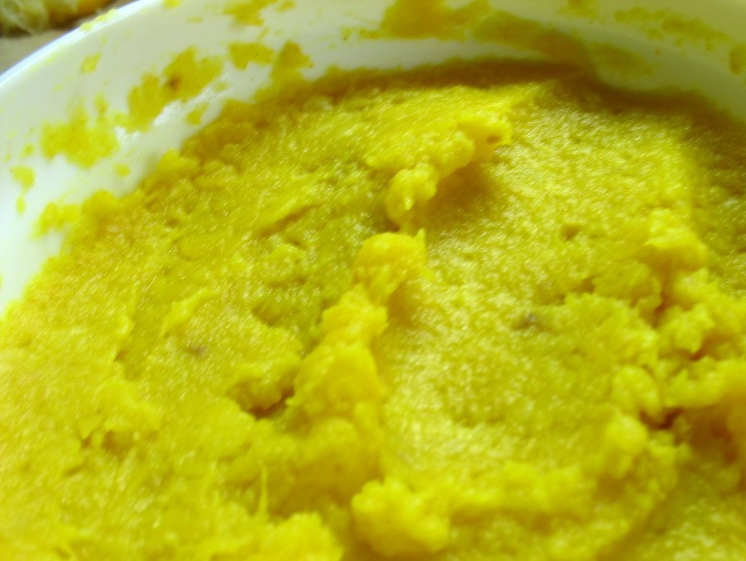 1. Этап. Каша из репы: 2. Чуть остывшую репу толчем толкушкой или взбиваем в блендере. Добавляем куркуму, перемешаем. А дальше на свое усмотрение делаете кашу сладкой или соленой.