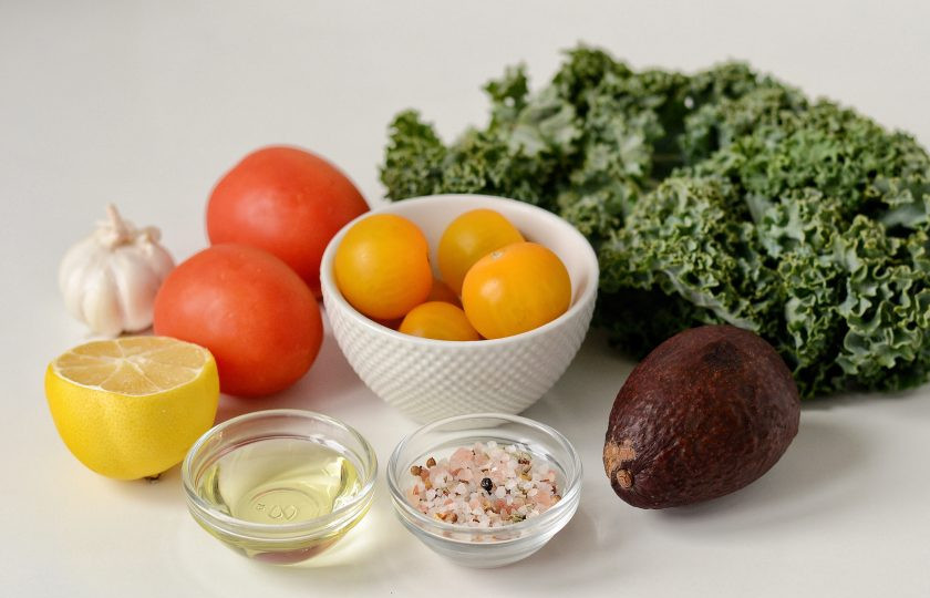 1. Этап. Салат с кейлом и авокадо: Подготовьте все ингредиенты.