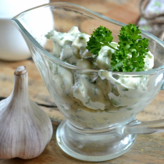 Зеленый чесночный соус