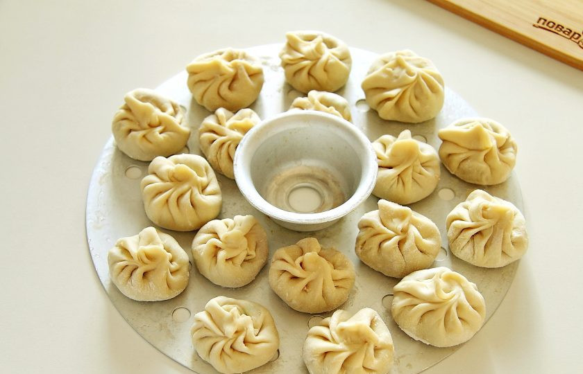 1. Этап. Тибетские пельмени: Тибетские пельмени готовьте на пару в течение 45 минут.