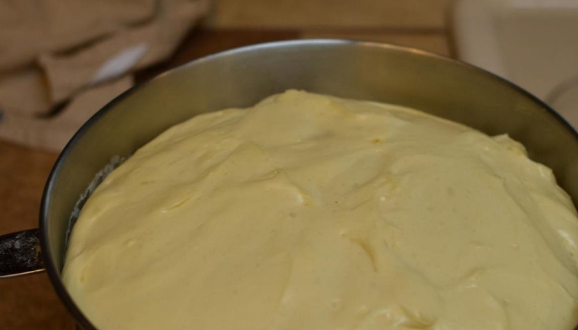 1. Этап. Тесто на куличи: Затем тесто снова накрыть полотенцем и снова оставить настаиваться. Затем тесто можно выпекать.