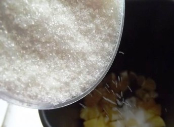 1. Этап. Варенье из апельсинов в хлебопечке: Добавляем сахар.