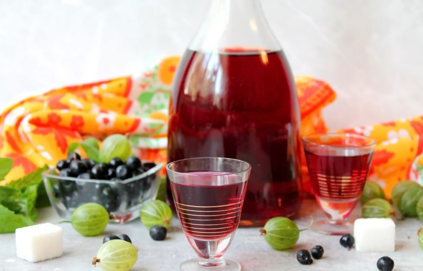 1. Этап. Настойка из черники с крыжовником на самогоне: Приятного употребления!