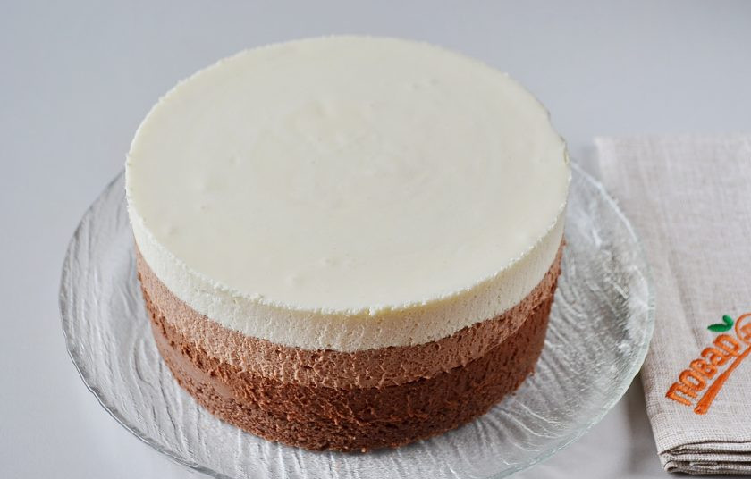 1. Этап. Торт 3 шоколада: 32. Осторожно пройдитесь ножом по краю торта, освободите его от кольца.