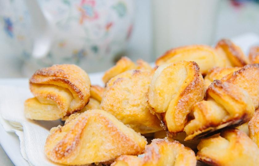 1. Этап. Творожное печенье Ушки: Запекайте 