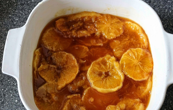 1. Этап. Пирог из апельсинов: Часть апельсинового сока обязательно выпарится.