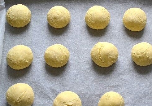 1. Этап. Сырцовые пряники: Запекайте пряники при температуре 180 градусов 6-8 минут.